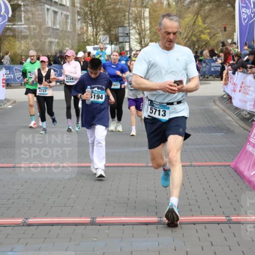 12.04.2026 - 45. Internationalen Wilhelmsburger Insellauf Strokosch-Dieckow http://msf.ph/oto/9453239 12.04.2026 13:07:35 Ziel 4138, 4764, 4665, 5713, 5194, 5069, 5076, 4723, 4724, 2943, 4722 meine-sportfotos.de
