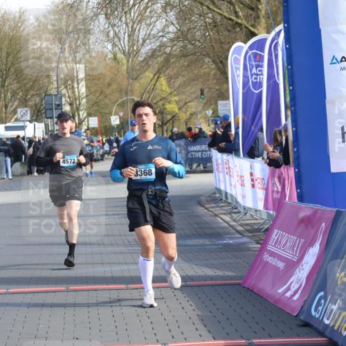 12.04.2026 - 45. Internationalen Wilhelmsburger Insellauf Strokosch-Dieckow http://msf.ph/oto/9453241 12.04.2026 10:26:45 Ziel 4061, 3368, 4572 meine-sportfotos.de
