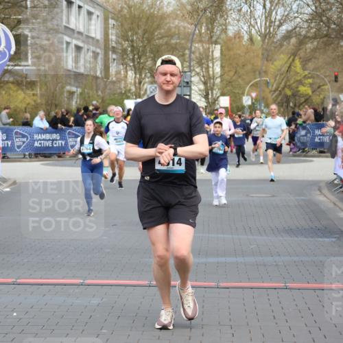 12.04.2026 - 45. Internationalen Wilhelmsburger Insellauf Strokosch-Dieckow http://msf.ph/oto/9453246 12.04.2026 13:07:29 Ziel 4885, 4514, 4138, 4764 meine-sportfotos.de