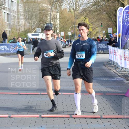 12.04.2026 - 45. Internationalen Wilhelmsburger Insellauf Strokosch-Dieckow http://msf.ph/oto/9453247 12.04.2026 10:26:47 Ziel 3368, 4572, 5742, 4225 meine-sportfotos.de