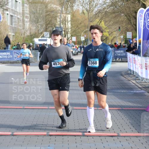 12.04.2026 - 45. Internationalen Wilhelmsburger Insellauf Strokosch-Dieckow http://msf.ph/oto/9453250 12.04.2026 10:26:47 Ziel 3368, 4572, 5742, 4225 meine-sportfotos.de
