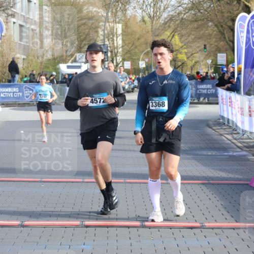 12.04.2026 - 45. Internationalen Wilhelmsburger Insellauf Strokosch-Dieckow http://msf.ph/oto/9453254 12.04.2026 10:26:47 Ziel 3368, 4572, 5742, 4225 meine-sportfotos.de