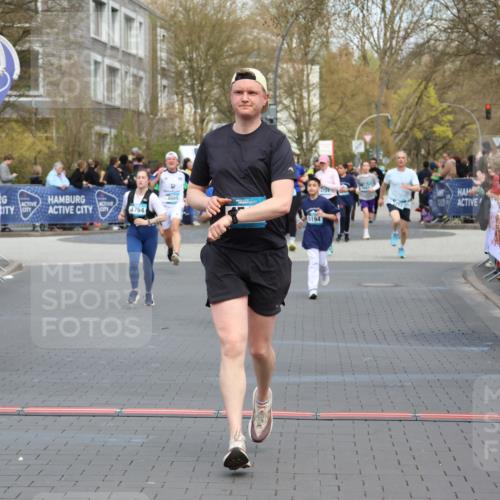 12.04.2026 - 45. Internationalen Wilhelmsburger Insellauf Strokosch-Dieckow http://msf.ph/oto/9453256 12.04.2026 13:07:29 Ziel 4885, 4514, 4138, 4764 meine-sportfotos.de