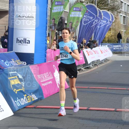 12.04.2026 - 45. Internationalen Wilhelmsburger Insellauf Strokosch-Dieckow http://msf.ph/oto/9453259 12.04.2026 10:26:51 Ziel 4572, 5742, 4225, 3752, 3047, 2160 meine-sportfotos.de