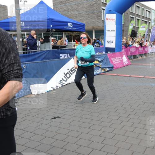 12.04.2026 - 45. Internationalen Wilhelmsburger Insellauf Strokosch-Dieckow http://msf.ph/oto/9453279 12.04.2026 13:07:23 Ziel 3292, 5510, 4885 meine-sportfotos.de