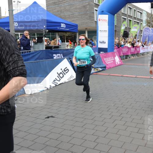 12.04.2026 - 45. Internationalen Wilhelmsburger Insellauf Strokosch-Dieckow http://msf.ph/oto/9453284 12.04.2026 13:07:23 Ziel 3292, 5510, 4885 meine-sportfotos.de
