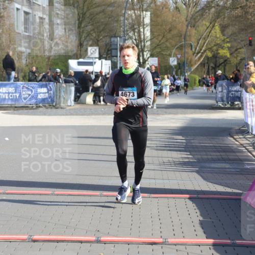 12.04.2026 - 45. Internationalen Wilhelmsburger Insellauf Strokosch-Dieckow http://msf.ph/oto/9453295 12.04.2026 10:27:06 Ziel 4673 meine-sportfotos.de