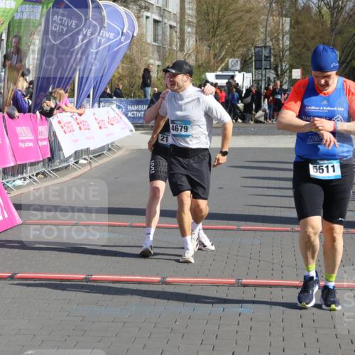 12.04.2026 - 45. Internationalen Wilhelmsburger Insellauf Strokosch-Dieckow http://msf.ph/oto/9453300 12.04.2026 10:39:16 Ziel 5511, 4679, 2115 meine-sportfotos.de