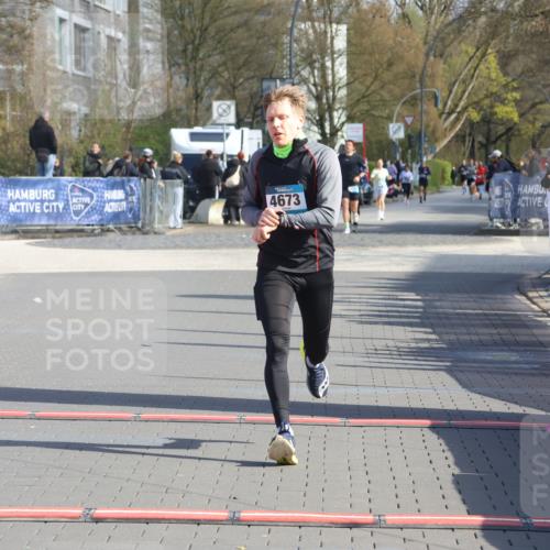 12.04.2026 - 45. Internationalen Wilhelmsburger Insellauf Strokosch-Dieckow http://msf.ph/oto/9453301 12.04.2026 10:27:06 Ziel 4673 meine-sportfotos.de