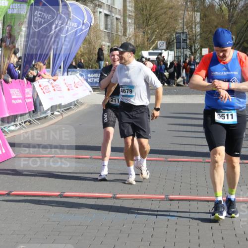 12.04.2026 - 45. Internationalen Wilhelmsburger Insellauf Strokosch-Dieckow http://msf.ph/oto/9453302 12.04.2026 10:39:16 Ziel 5511, 4679, 2115 meine-sportfotos.de