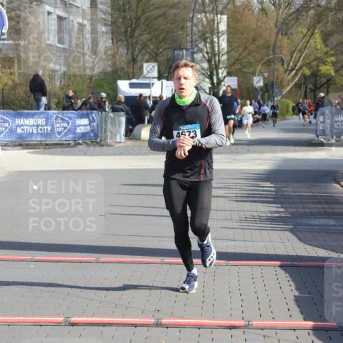 12.04.2026 - 45. Internationalen Wilhelmsburger Insellauf Strokosch-Dieckow http://msf.ph/oto/9453306 12.04.2026 10:27:06 Ziel 4673 meine-sportfotos.de