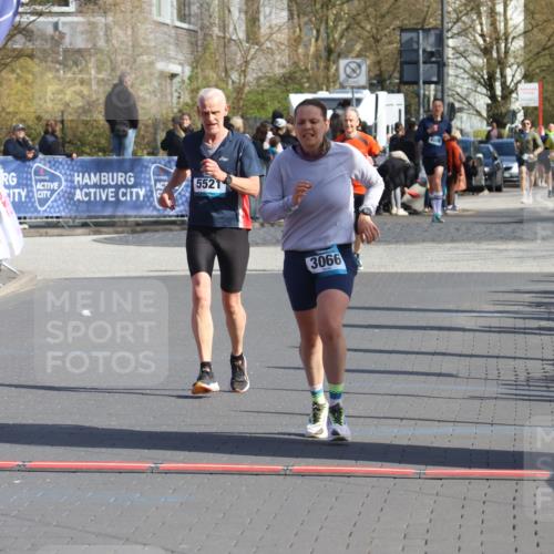 12.04.2026 - 45. Internationalen Wilhelmsburger Insellauf Strokosch-Dieckow http://msf.ph/oto/9453308 12.04.2026 10:39:26 Ziel 3066, 5521 meine-sportfotos.de