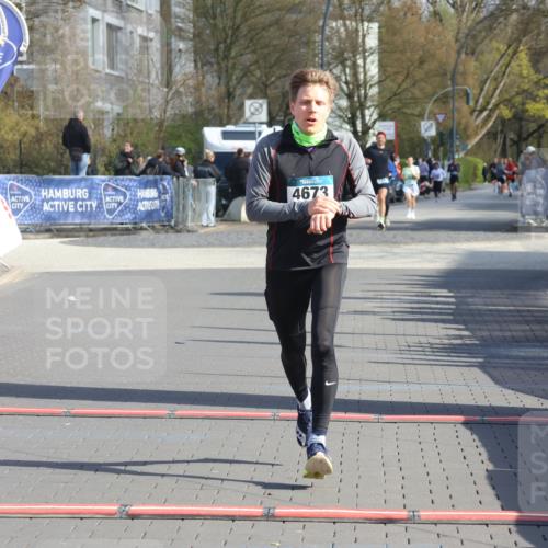 12.04.2026 - 45. Internationalen Wilhelmsburger Insellauf Strokosch-Dieckow http://msf.ph/oto/9453313 12.04.2026 10:27:06 Ziel 4673 meine-sportfotos.de
