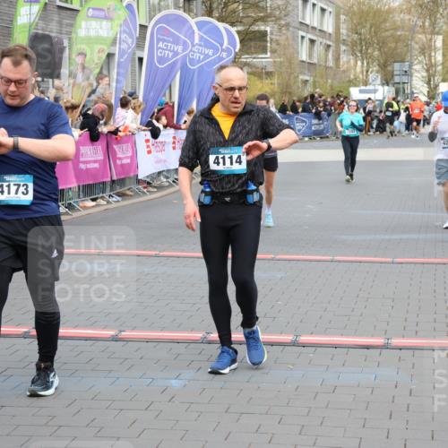12.04.2026 - 45. Internationalen Wilhelmsburger Insellauf Strokosch-Dieckow http://msf.ph/oto/9453321 12.04.2026 13:07:16 Ziel 4114, 4173, 4729, 4273 meine-sportfotos.de