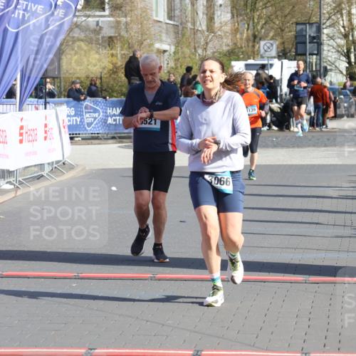 12.04.2026 - 45. Internationalen Wilhelmsburger Insellauf Strokosch-Dieckow http://msf.ph/oto/9453322 12.04.2026 10:39:27 Ziel 3066, 5521 meine-sportfotos.de