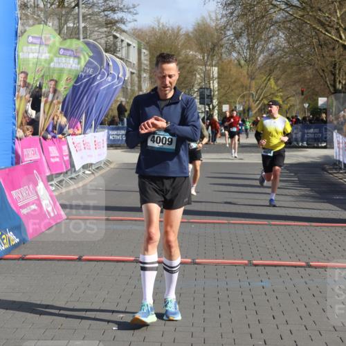 12.04.2026 - 45. Internationalen Wilhelmsburger Insellauf Strokosch-Dieckow http://msf.ph/oto/9453332 12.04.2026 10:39:41 Ziel 4009, 4608, 2878 meine-sportfotos.de