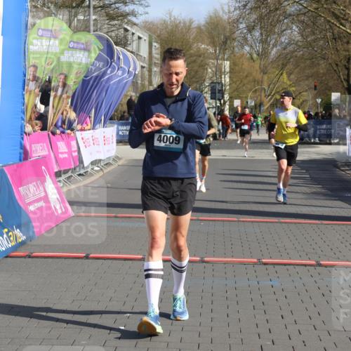 12.04.2026 - 45. Internationalen Wilhelmsburger Insellauf Strokosch-Dieckow http://msf.ph/oto/9453340 12.04.2026 10:39:41 Ziel 4009, 4608, 2878 meine-sportfotos.de