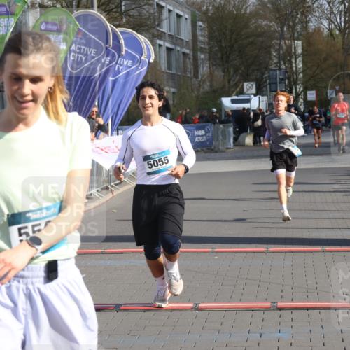 12.04.2026 - 45. Internationalen Wilhelmsburger Insellauf Strokosch-Dieckow http://msf.ph/oto/9453377 12.04.2026 10:27:30 Ziel 5503, 5055, 5301, 2994 meine-sportfotos.de