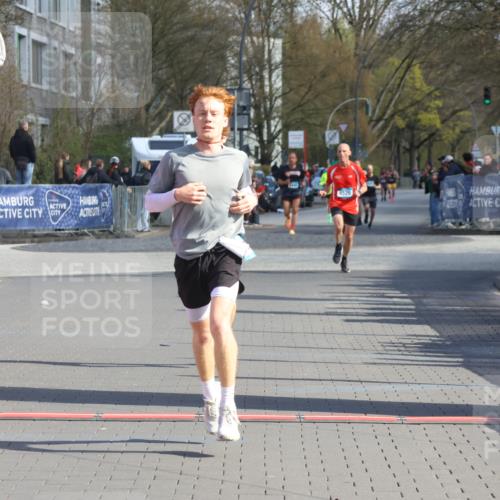 12.04.2026 - 45. Internationalen Wilhelmsburger Insellauf Strokosch-Dieckow http://msf.ph/oto/9453382 12.04.2026 10:27:32 Ziel 5055, 5301, 2994 meine-sportfotos.de