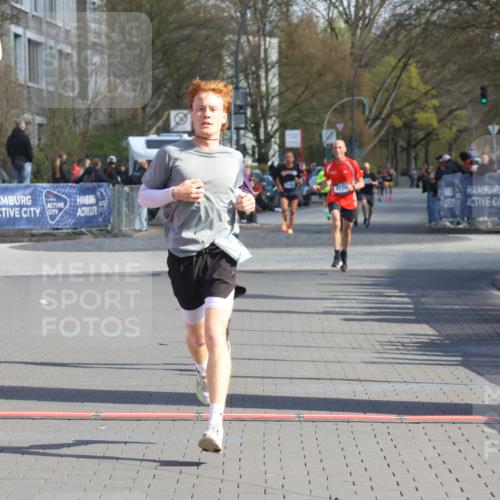 12.04.2026 - 45. Internationalen Wilhelmsburger Insellauf Strokosch-Dieckow http://msf.ph/oto/9453384 12.04.2026 10:27:32 Ziel 5055, 5301, 2994 meine-sportfotos.de