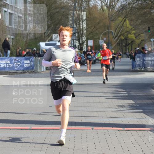12.04.2026 - 45. Internationalen Wilhelmsburger Insellauf Strokosch-Dieckow http://msf.ph/oto/9453387 12.04.2026 10:27:32 Ziel 5055, 5301, 2994 meine-sportfotos.de