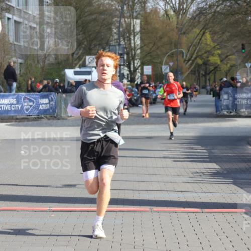 12.04.2026 - 45. Internationalen Wilhelmsburger Insellauf Strokosch-Dieckow http://msf.ph/oto/9453391 12.04.2026 10:27:32 Ziel 5055, 5301, 2994 meine-sportfotos.de