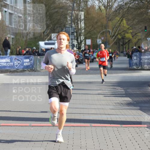12.04.2026 - 45. Internationalen Wilhelmsburger Insellauf Strokosch-Dieckow http://msf.ph/oto/9453394 12.04.2026 10:27:32 Ziel 5055, 5301, 2994 meine-sportfotos.de