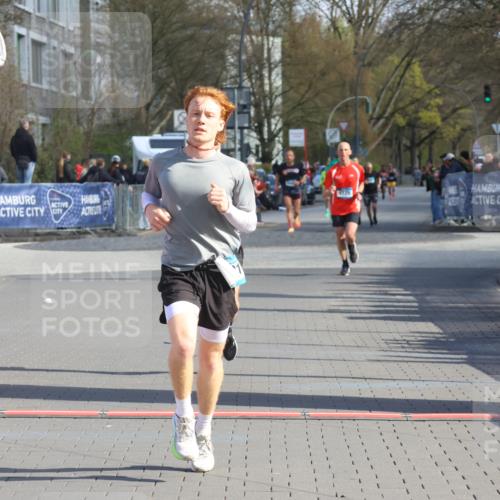 12.04.2026 - 45. Internationalen Wilhelmsburger Insellauf Strokosch-Dieckow http://msf.ph/oto/9453396 12.04.2026 10:27:32 Ziel 5055, 5301, 2994 meine-sportfotos.de