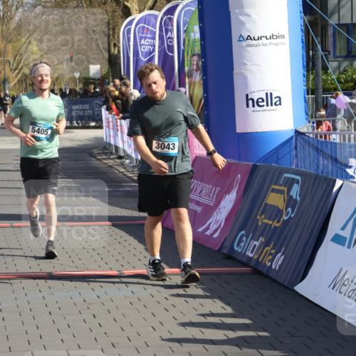 12.04.2026 - 45. Internationalen Wilhelmsburger Insellauf Strokosch-Dieckow http://msf.ph/oto/9453412 12.04.2026 10:39:55 Ziel 3043, 5405, 5331 meine-sportfotos.de