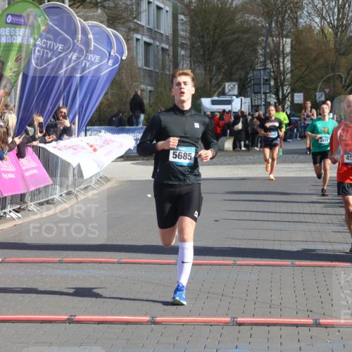 12.04.2026 - 45. Internationalen Wilhelmsburger Insellauf Strokosch-Dieckow http://msf.ph/oto/9453413 12.04.2026 10:27:37 Ziel 2994, 5685, 4528 meine-sportfotos.de