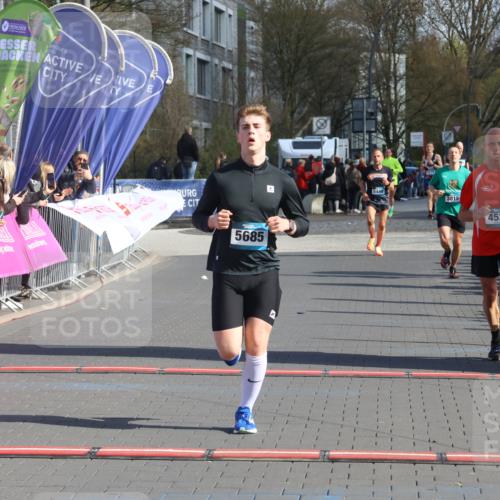 12.04.2026 - 45. Internationalen Wilhelmsburger Insellauf Strokosch-Dieckow http://msf.ph/oto/9453416 12.04.2026 10:27:37 Ziel 2994, 5685, 4528 meine-sportfotos.de