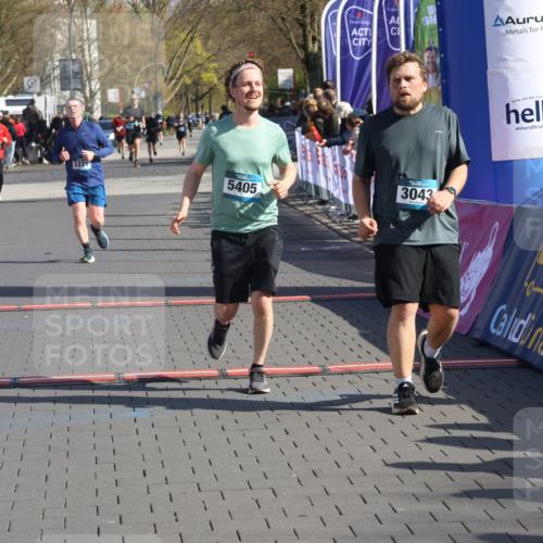 12.04.2026 - 45. Internationalen Wilhelmsburger Insellauf Strokosch-Dieckow http://msf.ph/oto/9453417 12.04.2026 10:39:56 Ziel 3043, 5405, 5331 meine-sportfotos.de