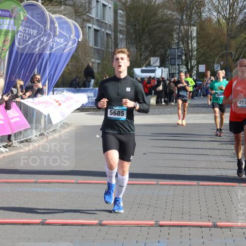 12.04.2026 - 45. Internationalen Wilhelmsburger Insellauf Strokosch-Dieckow http://msf.ph/oto/9453419 12.04.2026 10:27:37 Ziel 2994, 5685, 4528 meine-sportfotos.de