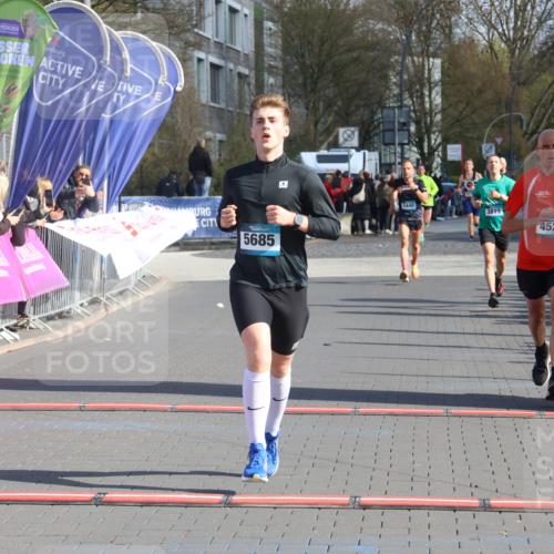12.04.2026 - 45. Internationalen Wilhelmsburger Insellauf Strokosch-Dieckow http://msf.ph/oto/9453422 12.04.2026 10:27:37 Ziel 2994, 5685, 4528 meine-sportfotos.de