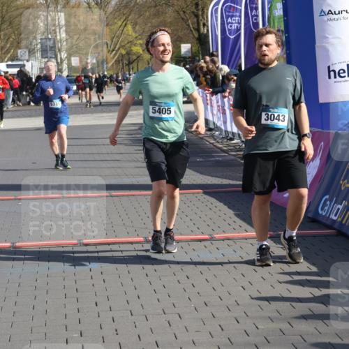 12.04.2026 - 45. Internationalen Wilhelmsburger Insellauf Strokosch-Dieckow http://msf.ph/oto/9453423 12.04.2026 10:39:56 Ziel 3043, 5405, 5331 meine-sportfotos.de