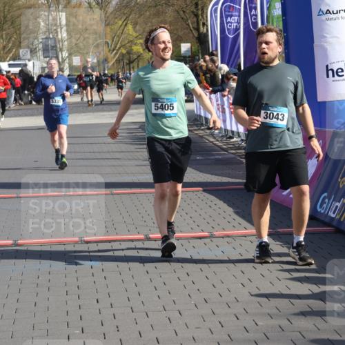 12.04.2026 - 45. Internationalen Wilhelmsburger Insellauf Strokosch-Dieckow http://msf.ph/oto/9453425 12.04.2026 10:39:56 Ziel 3043, 5405, 5331 meine-sportfotos.de