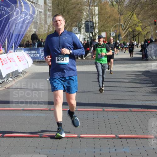 12.04.2026 - 45. Internationalen Wilhelmsburger Insellauf Strokosch-Dieckow http://msf.ph/oto/9453428 12.04.2026 10:39:59 Ziel 3043, 5405, 5331, 2521, 2953 meine-sportfotos.de
