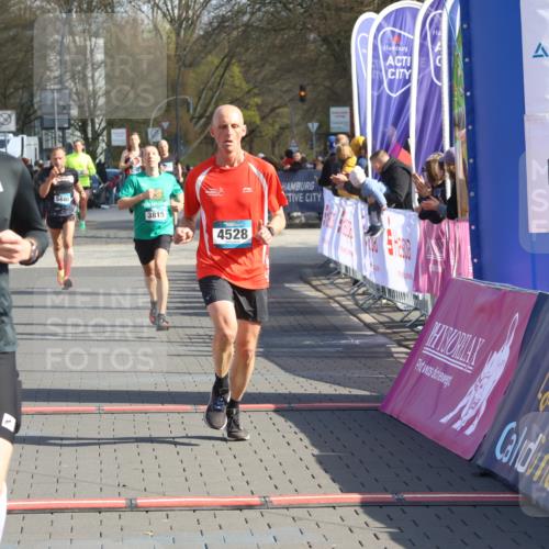 12.04.2026 - 45. Internationalen Wilhelmsburger Insellauf Strokosch-Dieckow http://msf.ph/oto/9453429 12.04.2026 10:27:38 Ziel 2994, 5685, 4528, 3815 meine-sportfotos.de