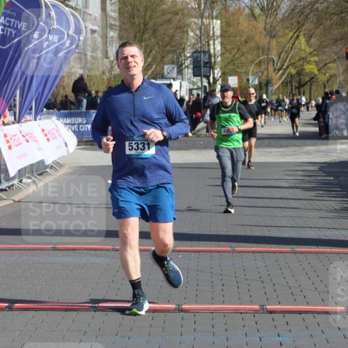 12.04.2026 - 45. Internationalen Wilhelmsburger Insellauf Strokosch-Dieckow http://msf.ph/oto/9453430 12.04.2026 10:39:59 Ziel 3043, 5405, 5331, 2521, 2953 meine-sportfotos.de