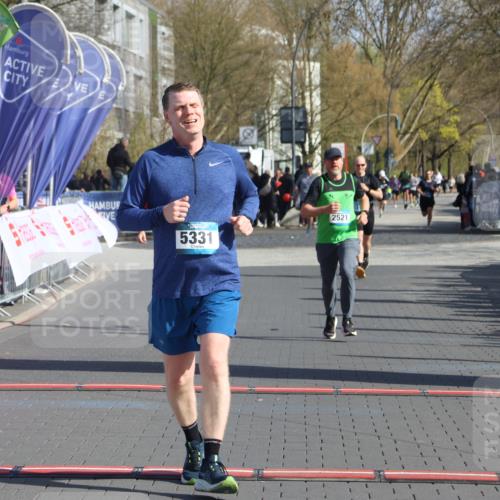 12.04.2026 - 45. Internationalen Wilhelmsburger Insellauf Strokosch-Dieckow http://msf.ph/oto/9453439 12.04.2026 10:40:00 Ziel 5331, 2521, 2953 meine-sportfotos.de