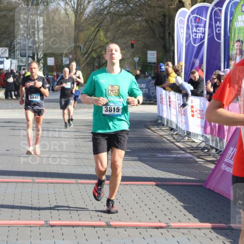 12.04.2026 - 45. Internationalen Wilhelmsburger Insellauf Strokosch-Dieckow http://msf.ph/oto/9453441 12.04.2026 10:27:42 Ziel 5685, 4528, 3815, 5440 meine-sportfotos.de