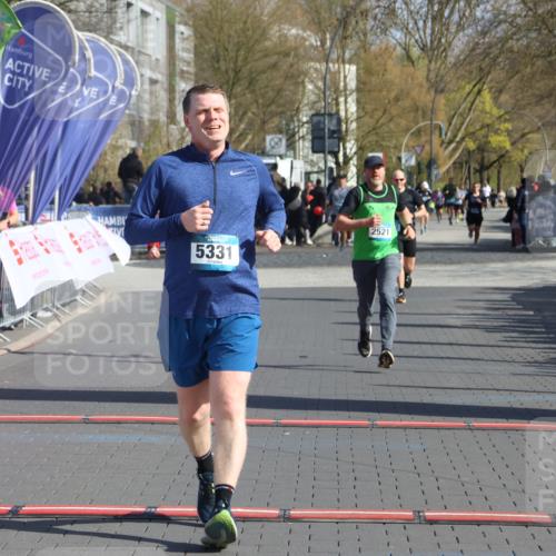 12.04.2026 - 45. Internationalen Wilhelmsburger Insellauf Strokosch-Dieckow http://msf.ph/oto/9453442 12.04.2026 10:40:00 Ziel 5331, 2521, 2953 meine-sportfotos.de