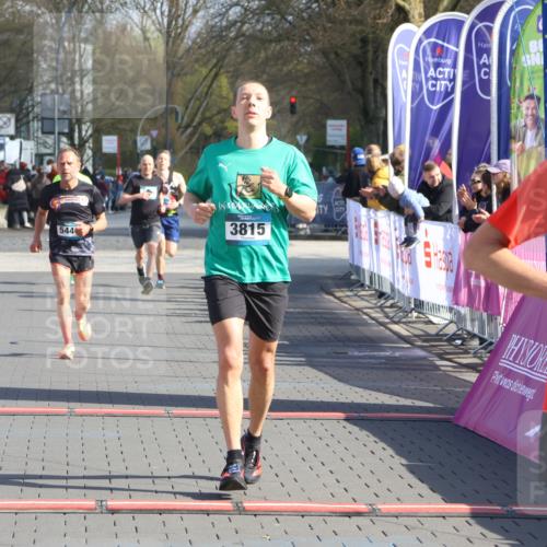 12.04.2026 - 45. Internationalen Wilhelmsburger Insellauf Strokosch-Dieckow http://msf.ph/oto/9453448 12.04.2026 10:27:42 Ziel 5685, 4528, 3815, 5440 meine-sportfotos.de