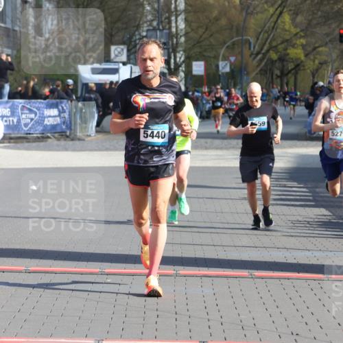 12.04.2026 - 45. Internationalen Wilhelmsburger Insellauf Strokosch-Dieckow http://msf.ph/oto/9453453 12.04.2026 10:27:44 Ziel 3815, 5440, 5279, 2659, 5645 meine-sportfotos.de