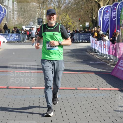 12.04.2026 - 45. Internationalen Wilhelmsburger Insellauf Strokosch-Dieckow http://msf.ph/oto/9453458 12.04.2026 10:40:04 Ziel 2521, 2953, 4522 meine-sportfotos.de