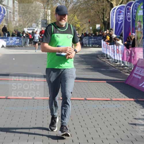 12.04.2026 - 45. Internationalen Wilhelmsburger Insellauf Strokosch-Dieckow http://msf.ph/oto/9453471 12.04.2026 10:40:04 Ziel 2521, 2953, 4522 meine-sportfotos.de