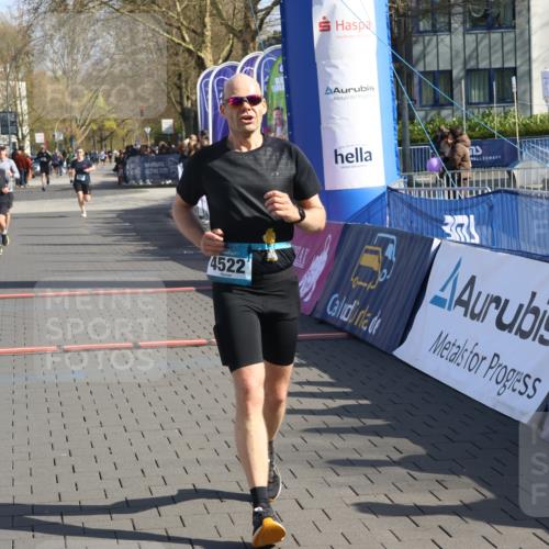 12.04.2026 - 45. Internationalen Wilhelmsburger Insellauf Strokosch-Dieckow http://msf.ph/oto/9453478 12.04.2026 10:40:08 Ziel 4522, 3442, 5688 meine-sportfotos.de