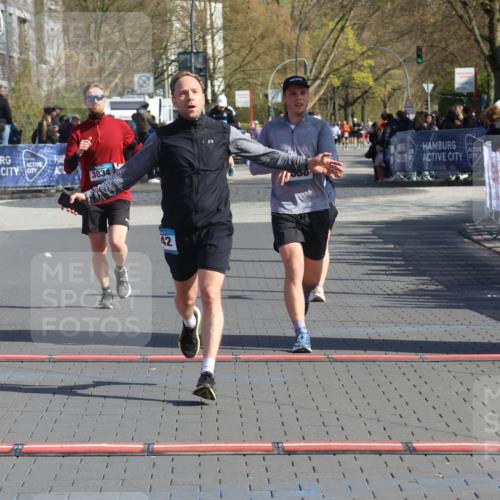 12.04.2026 - 45. Internationalen Wilhelmsburger Insellauf Strokosch-Dieckow http://msf.ph/oto/9453486 12.04.2026 10:40:11 Ziel 3442, 5688, 3834, 4629 meine-sportfotos.de