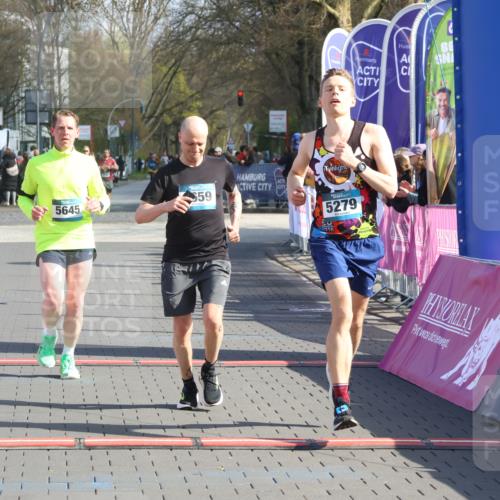 12.04.2026 - 45. Internationalen Wilhelmsburger Insellauf Strokosch-Dieckow http://msf.ph/oto/9453488 12.04.2026 10:27:47 Ziel 5440, 5279, 2659, 5645 meine-sportfotos.de