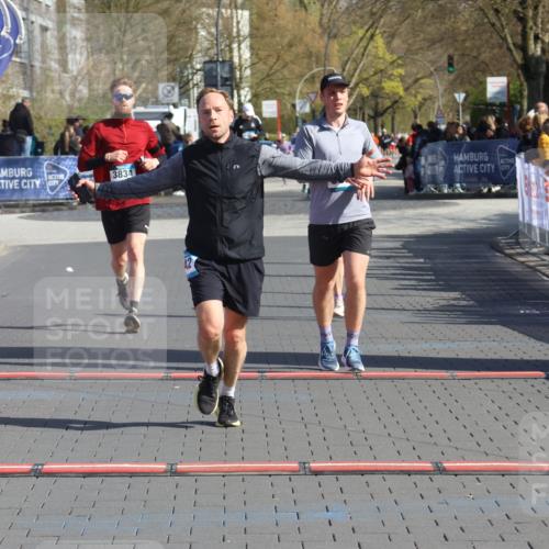12.04.2026 - 45. Internationalen Wilhelmsburger Insellauf Strokosch-Dieckow http://msf.ph/oto/9453494 12.04.2026 10:40:11 Ziel 3442, 5688, 3834, 4629 meine-sportfotos.de